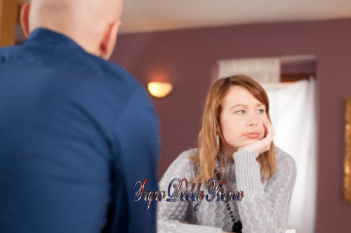 fille s'ennuie avec un homme