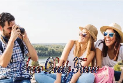 deux jolies filles avec un sugar daddy