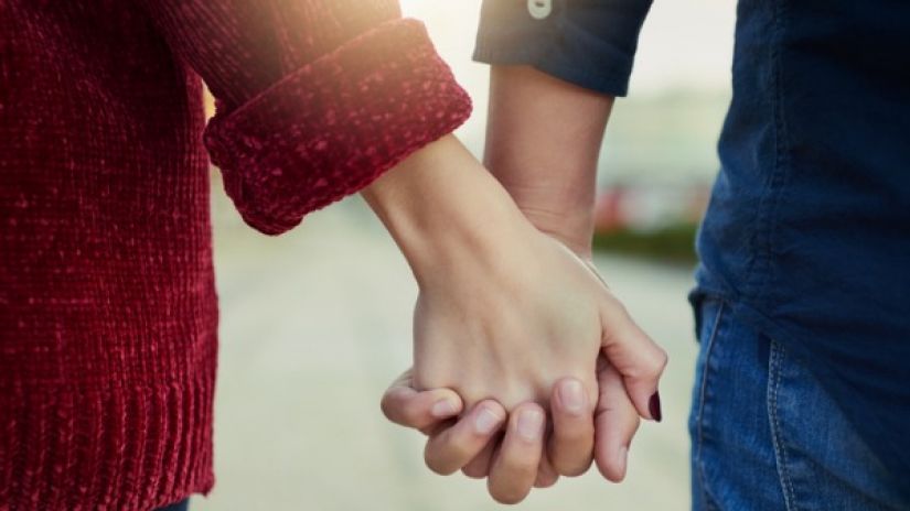 Se tenir la main l'amour